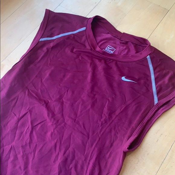 NIKE Dri-Fit Sleeveless Shirt - Picture 2 of 7
